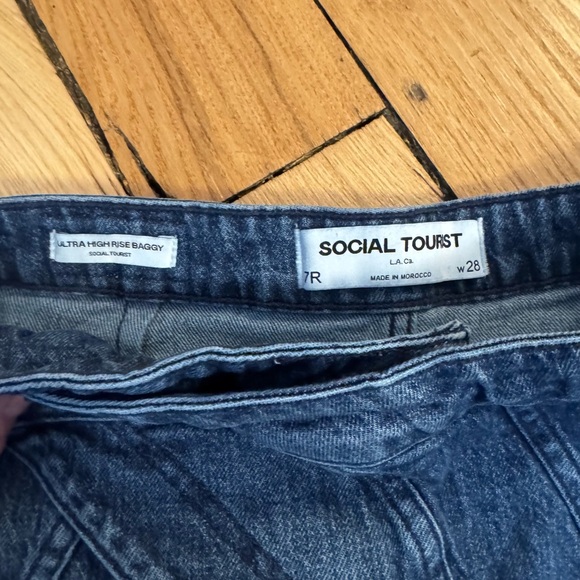 Social Tourist Ultra High Rise Baggy Jeans Size 7R/28 - Picture 3 of 7